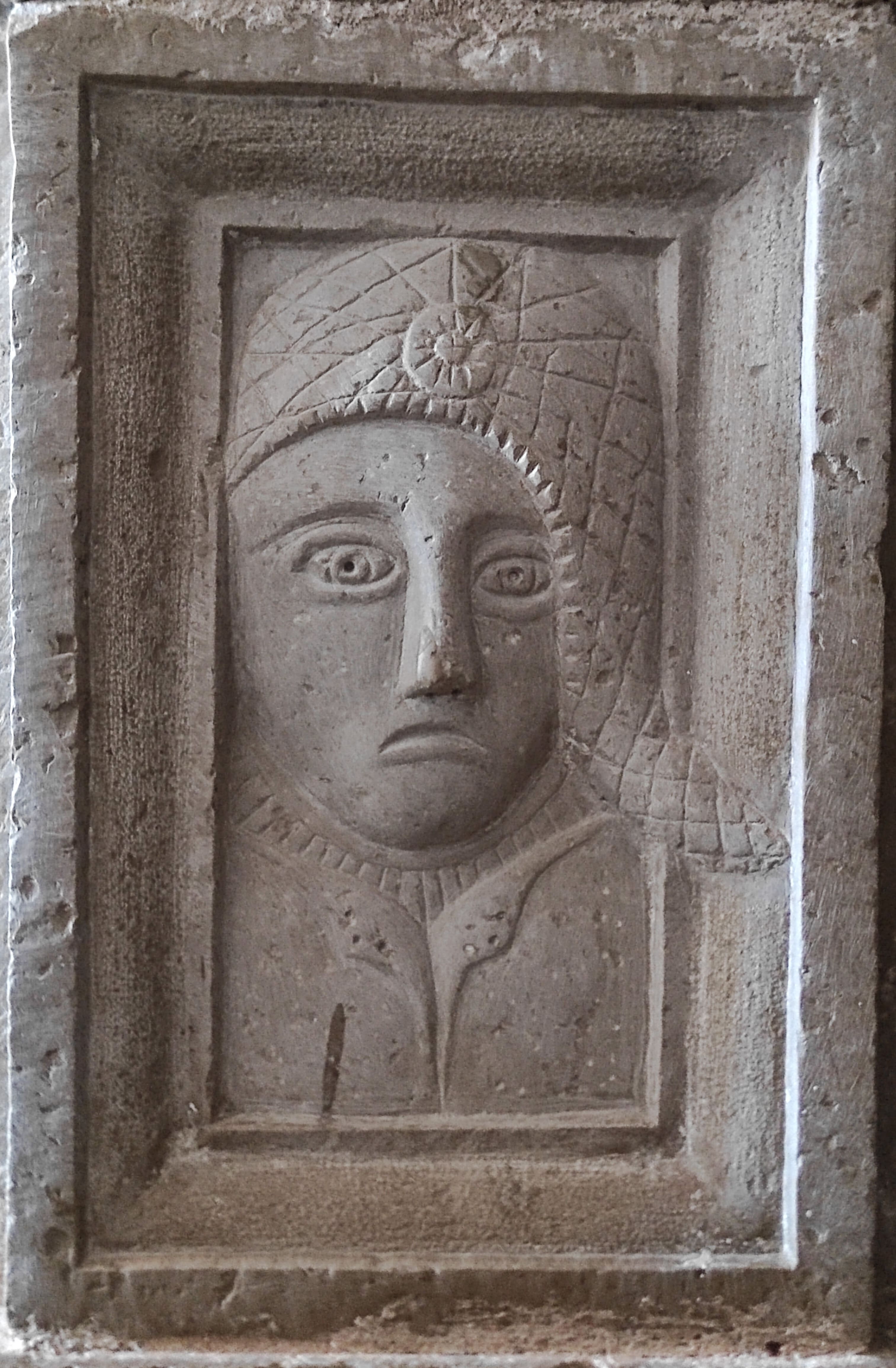Visage féminin, sculpture du XVIIe siècle, choeur de l'église de Paderne (Algarve)